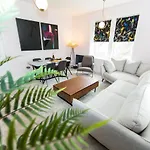 Nydsley Hall By Luxury Travel Emproium - 4 Luxury - 2 With Hot Tubs Apartment