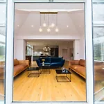 Apartment Nydsley Hall By Luxury Travel Emproium - 4 Luxury - 2 With Hot Tubs *