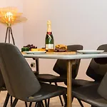 Apartment Nydsley Hall By Luxury Travel Emproium - 4 Luxury - 2 With Hot Tubs Pateley Bridge