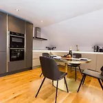 Apartment Nydsley Hall By Luxury Travel Emproium - 4 Luxury - 2 With Hot Tubs